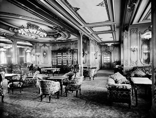 A photograph of the First Class lounge on Titanic. 